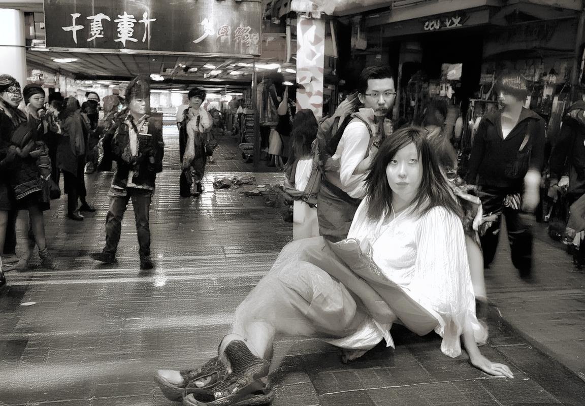 英雄联盟全球总决赛开启电竞院线直播：瑞士轮赛制下的沉浸式观赛体验与电竞线下娱乐融合新趋势-电竞比分网